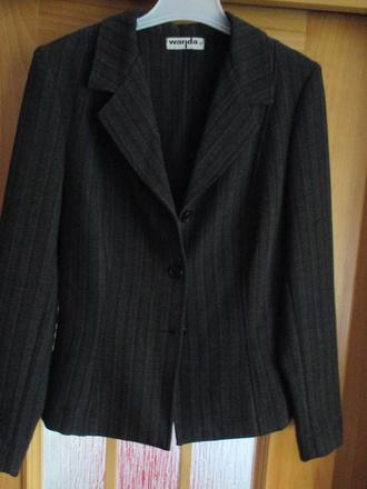 Lacno, tmavosedy nohavicovy kostym "s", s