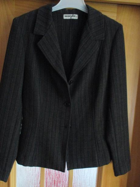 Lacno, tmavosedy nohavicovy kostym "s", s