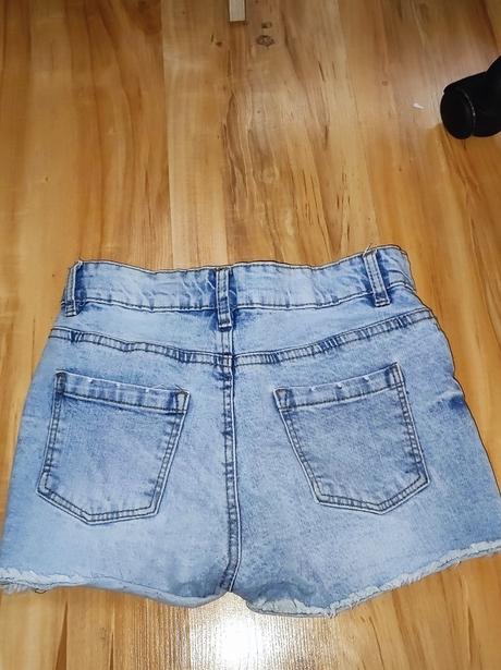 Dievčenské kraťasy, 146