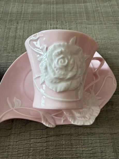 Šálky z ružového porcelánu 2ks,
