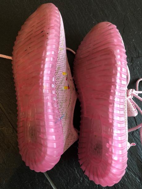 Ružové tenisky, 30