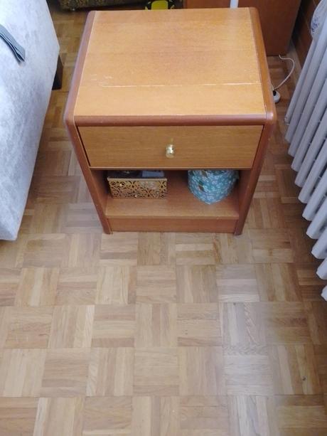 Zaujímavý nočný stolík, 