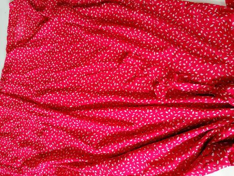 Červené krásne šaty m, m