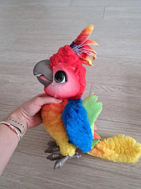 Furreal papagaj,