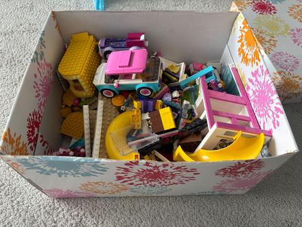 Krabica kociek lego friends,
