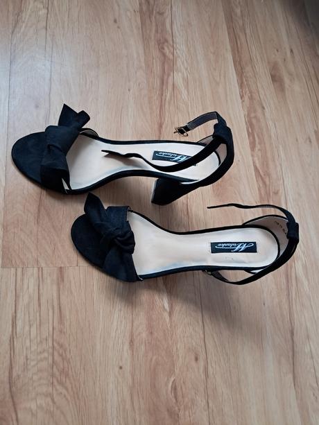 Čierne sandálky na hrubom opätku, 38
