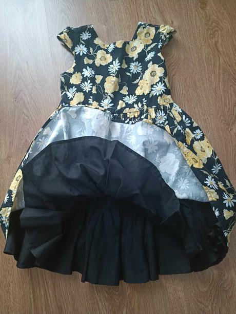 Dievčenské šaty, 128