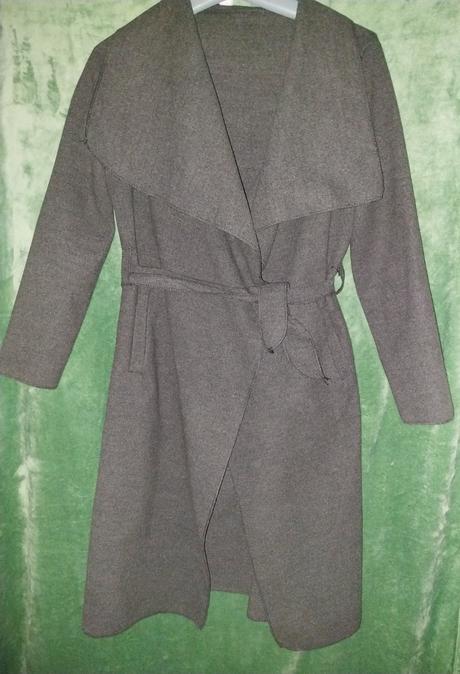 Sivý kabát na zavinovanie, l