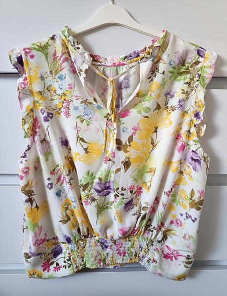 Kvietkovaná blúzka, l