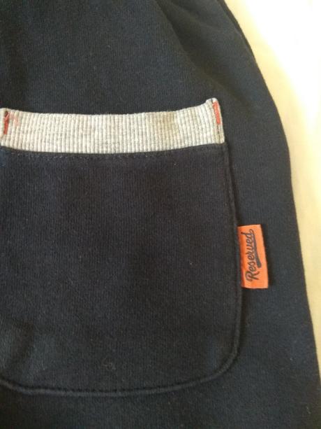 Tmavomodré tepláky, reserved,98