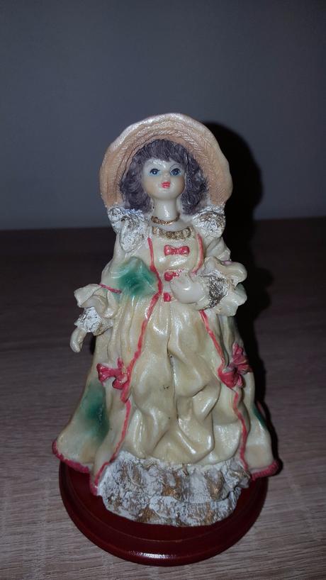 Soška na podstavci, 