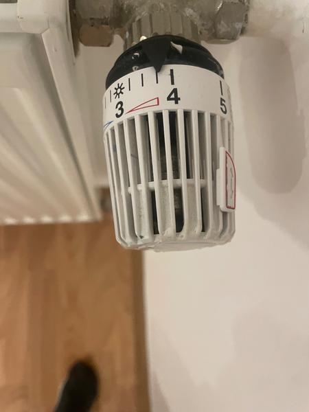 Ako rozobrať a vyčistiť biely predmet?