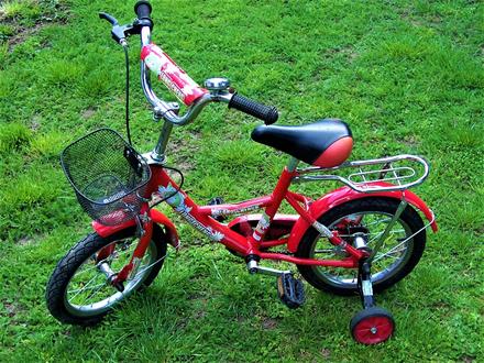 Detský bicykel s pomocnými kolieskami, 16