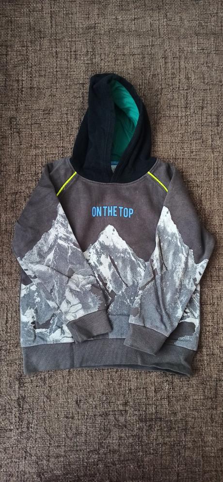 Tmavo sivá mikina, 128