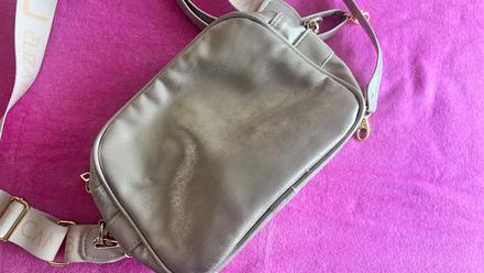 Kabelka crossbody zlatá - top stav, 
