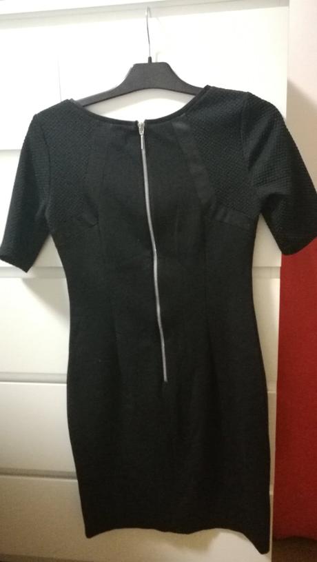 Cierne saty, reserved,s