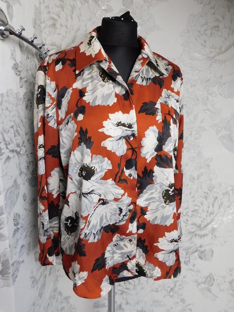 Velmi pekna bluzka, zara,40