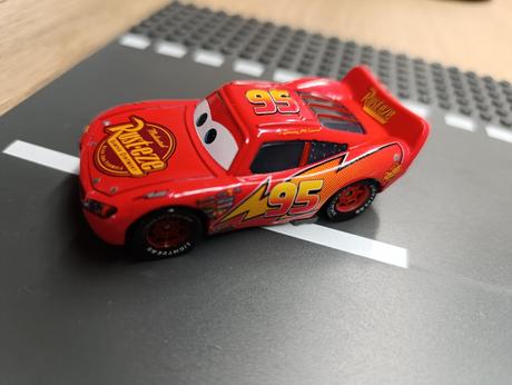 Autá cars,,mcqueen,, zo série 1.2.3.,