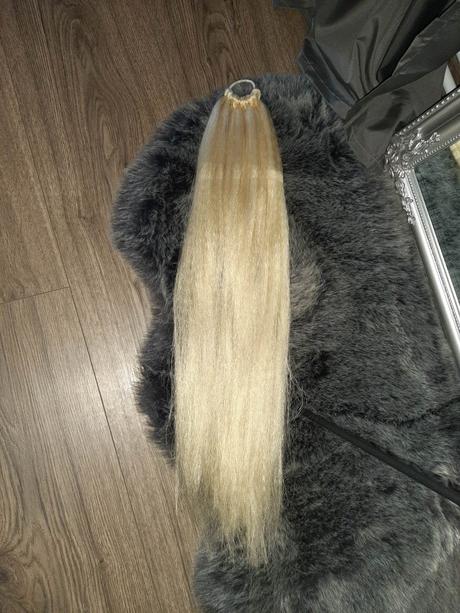 Cop na gumičke blond nie je tenký,