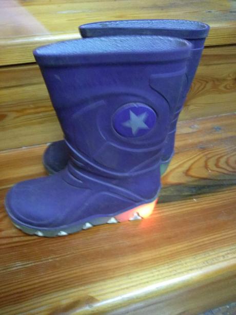 Gumáky blikajúce, 26