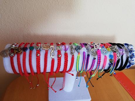 Handmade náramky, kľúčenky, talizman do auta, 