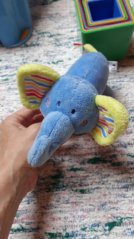 Plysovy slonik s gulickami,