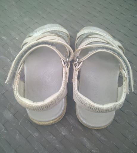 Bielo strieborné sandálky, nelli blu,25