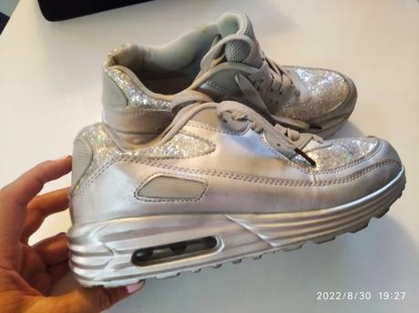 Strieborné tenisky, 37