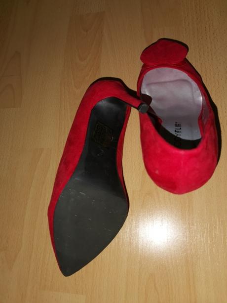 Červené srdiečkové lodičky, 37