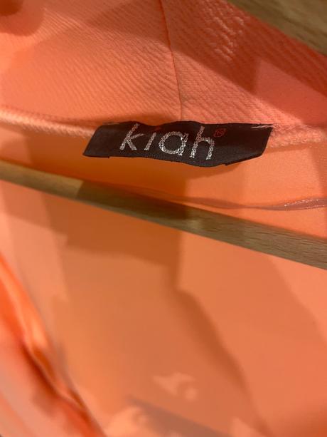 Sako s vyrezom na rakavoch, 