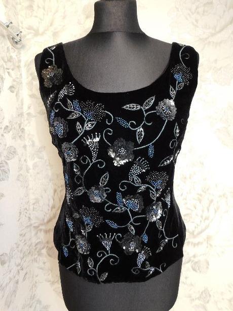 Luxusny velmi pekny zamatovy top na slavnost, 36