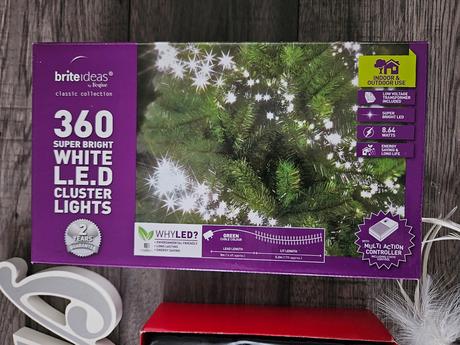 Ozdoby na stromček- biele vianoce- gule, svetielka, 