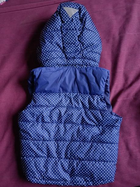 Krásna bodkovaná vesta, h&m,110