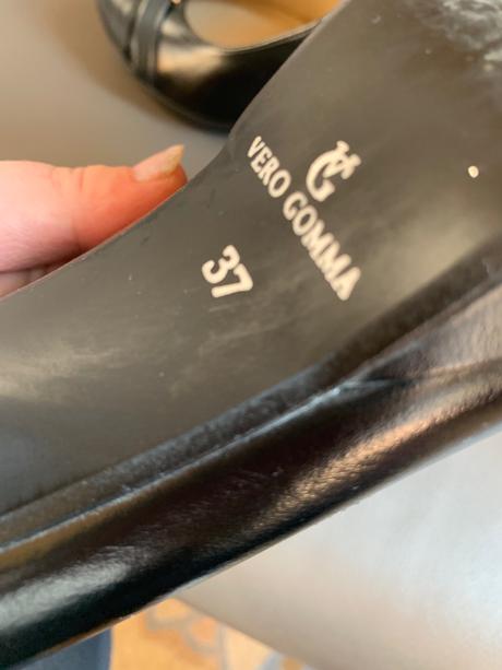 Čierne lodičky z pavej kože, 37