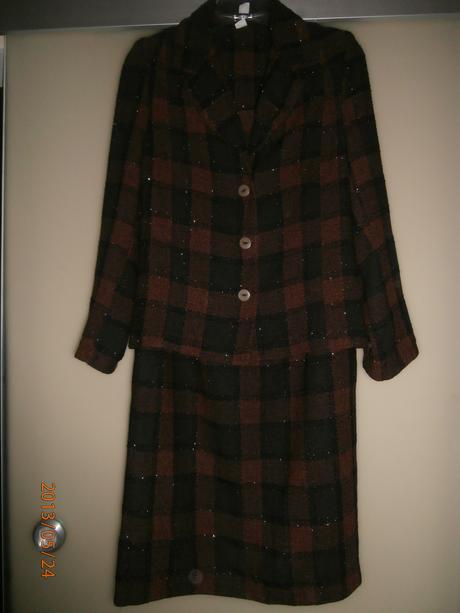 Klasický kostým, l