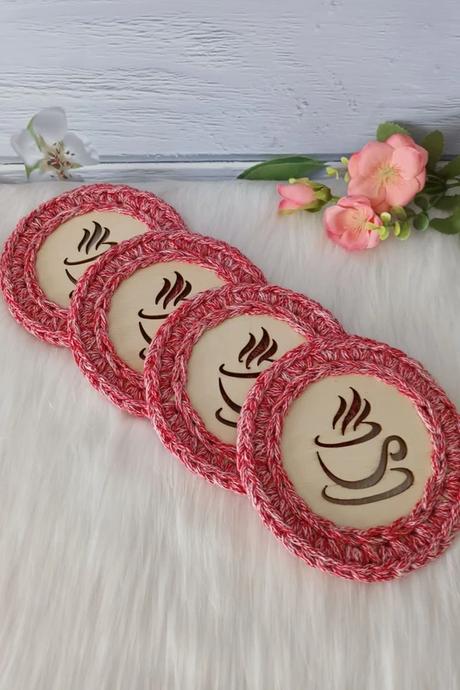 Háčkovaná podšálka červený melír sada 4 ks, 