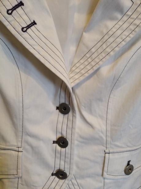 Biele rifľové sako, 36