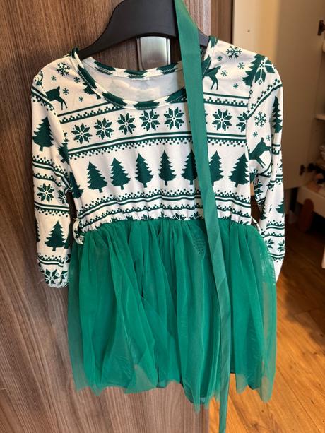 Šaty vianočné, 110