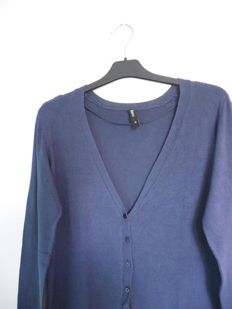 Tmovomodrý sveter na gombíky, m