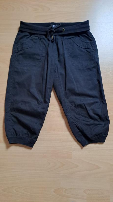 Čierne nohavice pod kolená, m