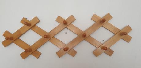 Retro vešiak na stenu, 