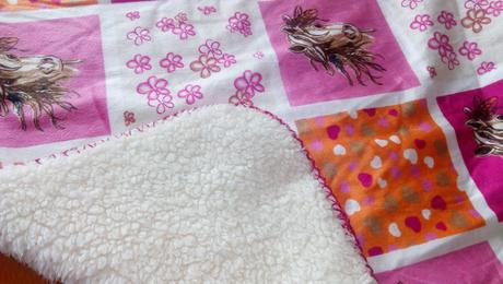 Teplá deka s krásnym motívom, 