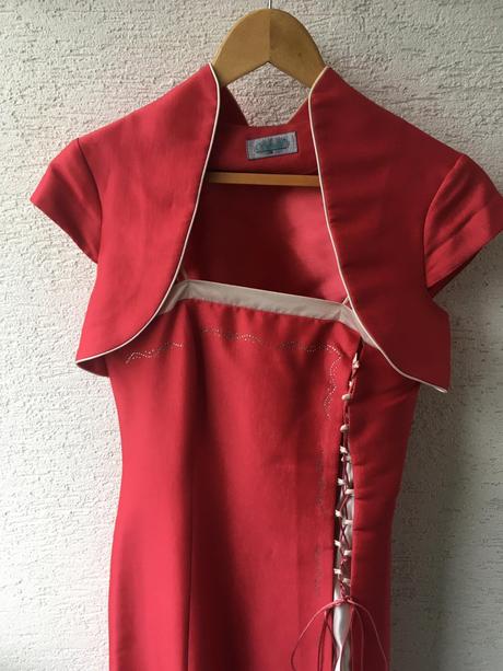 Dlhé ružové šaty, 38