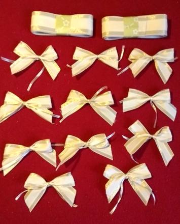 Vianočné zlato-krémové mašle + 8,5m stuhy,