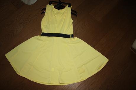 Žlté šaty, s