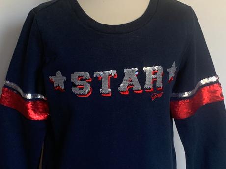 We mikina s nápisom star, 134