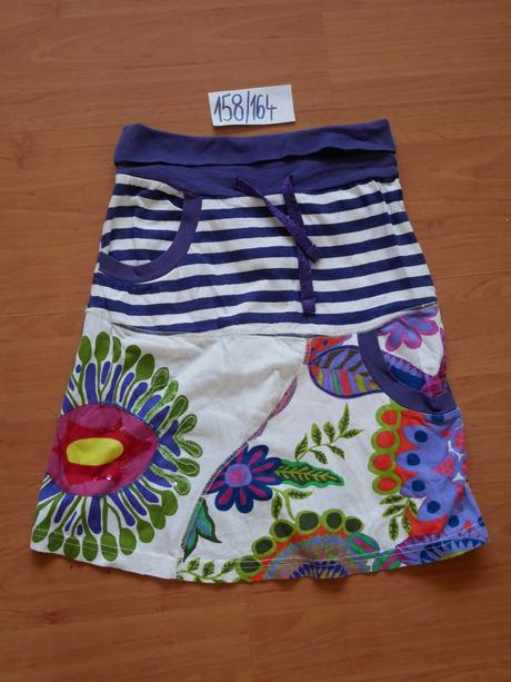 Balik dievčenských vecí desigual, 140–152