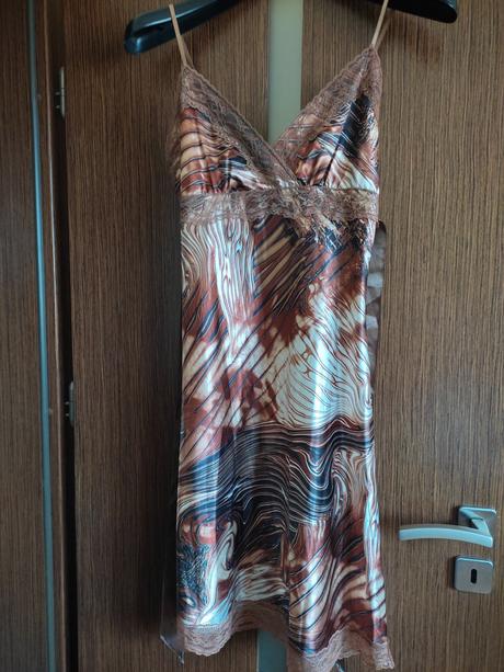 Hnede lahke, francuzke, nekrcive saty na ramienka, m