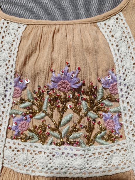 Ľahké letné šaty s výšivkou, m