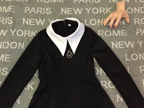 Damsky kostym wednesday a vec m, 